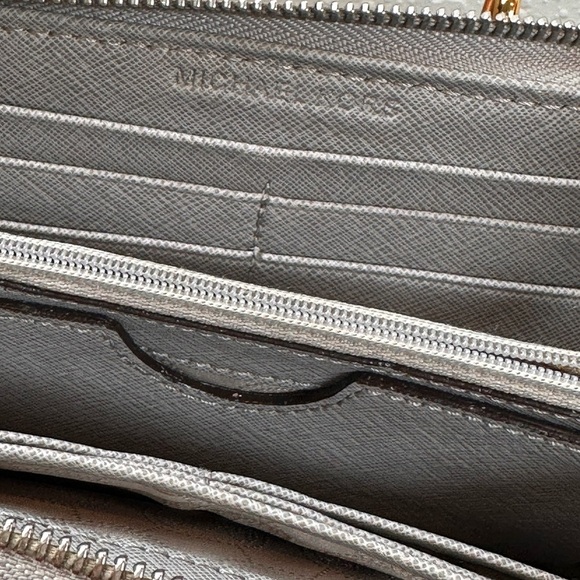 Michael Kors Wallet Jet Set Travel Continental Zip Around/ Pearl Gray - Picture 10 of 13